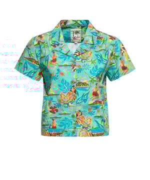 Entdecke den einzigartigen Retro-Charme der Queen Kerosin Damen Hemdbluse! Mit ihrem hawaiianischen Alloverprint versprüht sie sofort sommerliche Vibes. Die Hemdbluse ist kurzärmlig und verfügt über eine Knopfleiste aus Holz, die einen natürlichen Akzent setzt. Hergestellt aus hochwertiger Biobaumwolle, bietet die Bluse nicht nur einen angenehmen Tragekomfort, sondern ist auch eine nachhaltige Wahl. Der stilvolle Reverskragen verleiht der Bluse einen eleganten Touch und lässt dich jederzeit modisch auftreten. Erwecke den Sommer in dir mit der Queen Kerosin Damen Hemdbluse und genieße den unverwechselbaren Stil, den sie dir verleiht. Hol dir jetzt dieses Must-have für deinen Kleiderschrank und werde zum Blickfang mit dem einzigartigen hawaiianischen Alloverprint und dem nostalgischen Flair.  QUEEN KEROSIN: Du liebst und lebst den Lifestyle der amerikanischen 50er Jahre? Du stehst auf Hot Rod, Motorräder, Biker, Rock'n'Roll, Tattoos, Rockabilly und alles was dazu gehört? Wir auch! Wir kombinieren authentische Designs im vintage und retro Stil mit hochwertigen Materialen für ein tolles Tragegefühl und top Qualität. So kannst Du die wilden, rockigen Zeiten der 50's erneut zum Leben erwecken!DESIGN: Charakteristische und authentische Damen Hemdbluse von Queen Kerosin mit Alloverprint im hawaiiansichem Design mit durchgängiger Holz-Knopfleiste und Reverskragen - ein absolutes It-Piece der neuen Kollektion!PASSFORM: Femininer und lässiger Style durch den slim fit Schnitt.MATERIAL: Robuste, hautfreundliche Bio-Baumwolle.KOMBINATIONSMÖGLICHKEITEN: Besonders gut kombinierbar zu Pumps, Jeanshose oder Shorts.LIEFERUMFANG: Die Bluse ist in den Größen XS S M L XL XXL 3XL und 4XL erhältlich.