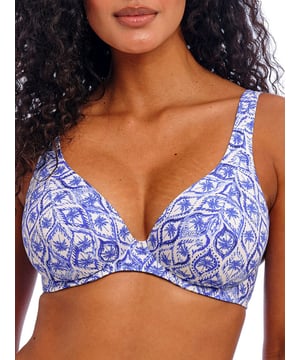 Freya Ocean Breeze High Apex Bikini Top. Plunge bikini top with a J-Hook for easy conversion to a racerback style, powernet lined cups for shaping and support and adjustable straps. This product is recommended as hand wash only.