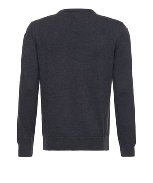 Way of Glory präsentiert den legeren Basic Pullover, der sich ideal für winterliche Looks kombinieren lässt. Mit seiner bequemen Passform im Regular Fit und der weichen, hautfreundlichen Maschenware aus reiner Baumwolle sorgt der Pullover für einen excellenten Tragekomfort. Ein enger Rundhals-Ausschnitt und eine dezente Logostickerei auf der Brust runden das Design gekonnt ab! Die schlichte Optik lässt sich wunderbar kombinieren und sollte daher in keiner Herrengarderobe fehlen!  Way of Glory: Bei unserem breit gefächertem Angebot findest Du bestimmt genau das passende Teil für dich!DESIGN: Der legere Basic Pullover von Way of Glory kann mit seinem engen Rundhals-Ausschnitt und seiner schlichten Optik punktenPASSFORM: Bequemer, komfortabler Regular Fit  MATERIAL: Elastische Maschenware aus reiner, weicher BaumwolleKOMBINATIONSMÖGLICHKEIT: Schlichter Basic Pullover der sich wunderbar vielseitig kombinieren lässtLIEFERUMFANG: Eine Lieferung enthält ein Herren Basic Pullover von Way of  Glory