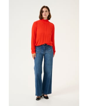 Regular fit,Lange mouwen  Fijne was 30°, niet bleken, niet in de droger drogen, Liggend laten drogen in de schaduw, koud strijken max. 110° C, Droogreiniging  100% Viscose (LENZING™ ECOVERO™)