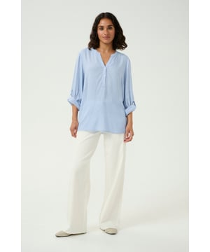 Regular fit,Lange mouwen  Fijne was 30°, niet bleken, niet in de droger drogen, Druipnat ophangen in de schaduw, warm strijken max. 150° C, Droogreiniging  70% Viscose (LivaEco™),30% Linnen