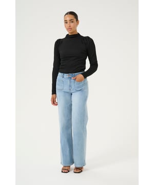 Slim fit,Lange Ärmel  30° waschbar, Nicht bleichen, Nicht im Trockner trocknen, Tropnass aufhängen im Schatten, Warm bügeln max. 150° C, Trockenreinigung  95% Polyester,5% Elasthan