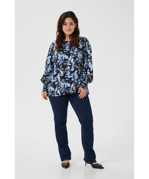 Regular fit,Lange mouwen  Fijne was 30°, niet bleken, niet in de droger drogen, Druipnat ophangen, warm strijken max. 150° C,   100% Viscose (LENZING™ ECOVERO™)