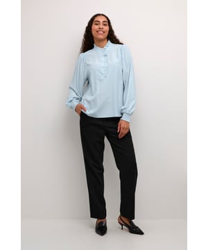 Regular fit,Lange Ärmel    58% Polyester,42% Viskose