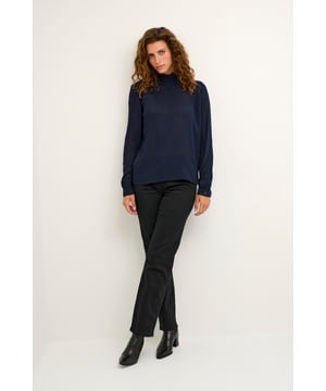 Regular fit,Lange mouwen  Fijne was 30°, niet bleken, niet in de droger drogen, Liggend laten drogen in de schaduw, koud strijken max. 110° C, Droogreiniging  100% Viscose (LENZING™ ECOVERO™)