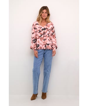 Regular fit,Heup lengte,Lange mouwen  Fijne was 30°, niet bleken, niet in de droger drogen, Druipnat ophangen in de schaduw, koud strijken max. 110° C, Droogreiniging  100% Viscose