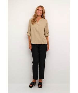 Regular fit,Lange mouwen  Fijne was 30°, niet bleken, niet in de droger drogen, Druipnat ophangen in de schaduw, warm strijken max. 150° C, Droogreiniging  70% Viscose (LivaEco™),30% Linnen