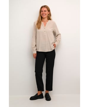 Regular fit,Lange mouwen  Fijne was 30°, niet bleken, niet in de droger drogen, Druipnat ophangen in de schaduw, warm strijken max. 150° C, Droogreiniging  70% Viscose (LivaEco™),30% Linnen