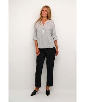 Regular fit,Lange mouwen  Fijne was 30°, niet bleken, niet in de droger drogen, Druipnat ophangen in de schaduw, warm strijken max. 150° C, Droogreiniging  70% Viscose (LivaEco™),30% Linnen