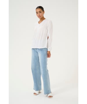 Regular fit,Lange mouwen  Fijne was 30°, niet bleken, niet in de droger drogen, Druipnat ophangen in de schaduw, warm strijken max. 150° C,.  100% Viscose (LENZING™ ECOVERO™)