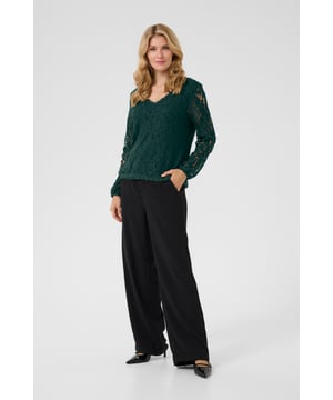 Regular fit,Heup lengte,Lange mouwen  Fijne was 30°, niet bleken, niet in de droger drogen, Druipnat ophangen in de schaduw, koud strijken max. 110° C,.  60% Nylon,40% Katoen
