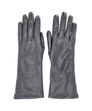 Empfohlener Verkaufspreis
Die Kenzo Pelzgefütterten Handschuhe aus schwarzem Leder vereinen luxuriöse Wärme mit hochwertigem Stil. Das weiche Pelzfutter sorgt in den kälteren Monaten für zusätzlichen Komfort. Gefertigt aus hochwertigem schwarzem Leder, bieten diese Handschuhe sowohl Strapazierfähigkeit als auch einen eleganten, eleganten Look. Kombinieren Sie sie mit einem maßgeschneiderten Mantel und Schal für ein elegantes Winteroutfit oder werten Sie ein lässiges Ensemble mit ihrem edlen Touch auf. Die zeitlose schwarze Farbe macht diese Handschuhe zu einem vielseitigen Accessoire, das jede Wintergarderobe perfekt ergänzt.

Kenzo Pelzgefütterte Handschuhe aus schwarzem Leder

Zustand: Ausgezeichnet
Gebrauchsspuren: Unbenutzt oder einmal getragen, aber wie neu. Keine Gebrauchsspuren.
Verpackung: Keine
Farbe: Schwarz
Material: Leder | Leder
Größe: Einheitsgröße
Maße: Breite: 180; Länge: 300
Artikelnummer: TONPUDEAC463909W