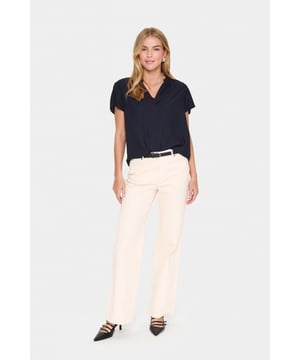 Regular fit,Korte mouwen  Fijne was 30°, niet bleken, niet in de droger drogen, Druipnat ophangen, koud strijken max. 110° C, Droogreiniging  100% Viscose (LENZING™ ECOVERO™)