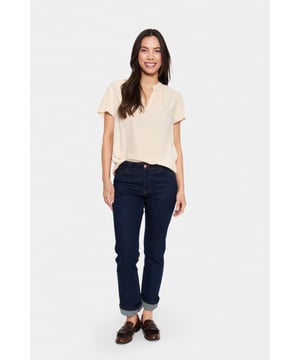 Regular fit,Korte mouwen  Fijne was 30°, niet bleken, niet in de droger drogen, Druipnat ophangen, koud strijken max. 110° C, Droogreiniging  100% Viscose (LENZING™ ECOVERO™)