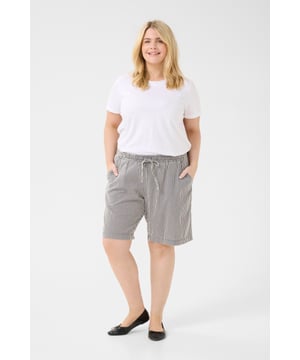 Loose fit,Elastische Taille,Mitte des Oberschenkels,Gerade  30° waschbar, Nicht bleichen, Trocknen im Trockner schonend, Tropnass aufhängen im Schatten, Warm bügeln max. 150° C, Trockenreinigung  100% Baumwolle