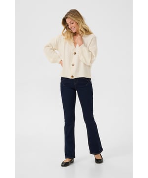 Straight fit,Heup lengte,Lange mouwen  Fijne was 30°, niet bleken, niet in de droger drogen, Liggend laten drogen in de schaduw, koud strijken max. 110° C,.  100% Polyester