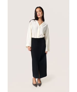 Slim fit,Elastische Taille,Knöchellänge  Schonwäsche 30°, Nicht bleichen, Nicht im Trockner trocknen, Tropnass aufhängen, Kalt bügeln max. 110° C, Nicht trockenreinigen  95% Polyester (Recycelt),5% Elasthan