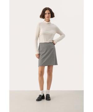 Gerade Passform,Über Knielänge  Schonwäsche 30°, Nicht bleichen, Nicht im Trockner trocknen, Tropnass aufhängen, Kalt bügeln max. 110° C, Nicht trockenreinigen  68% Polyester,29% Viskose,3% Elasthan