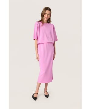 Regular fit,Elastische taille,Midi lengte  Fijne was 30°, niet bleken, niet in de droger drogen, Liggend laten drogen., koud strijken max. 110° C, Niet droog reinigen  49% Viscose,45% Polyester,6% Elastaan