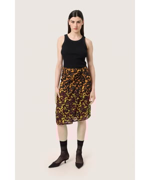 Feminine,Regular taille,Knie  Fijne was 30°, niet bleken, niet in de droger drogen, Druipnat ophangen in de schaduw, koud strijken max. 110° C, Droogreiniging  100% Polyester