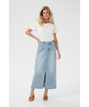 Straight fit,Regular taille,Enkel lengte  Wassen op 40°, niet bleken, niet in de droger drogen, Druipnat ophangen in de schaduw, warm strijken max. 150° C, Chemisch laten reinigen.  95% Katoen,4% Polyester,1% Elastaan