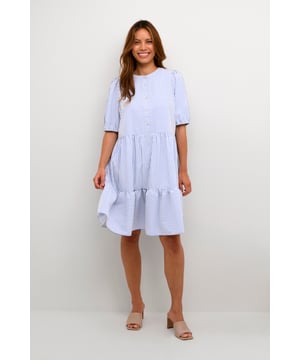 Loose fit,Knie,Korte mouwen  Fijne was 30°, niet bleken, niet in de droger drogen, Liggend laten drogen., koud strijken max. 110° C, Droogreiniging  95% Polyester,5% Elastaan