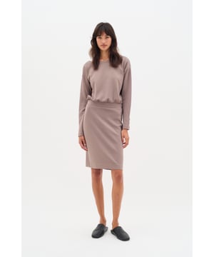 Relaxed fit,Elastische Taille,Knielänge,Lange Ärmel  Schonwäsche 30°, Nicht bleichen, Nicht im Trockner trocknen, Liegend trocken., Kalt bügeln max. 110° C, Trockenreinigung  51% Modal (TENCEL™),42% Polyester,7% Elasthan