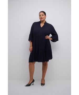 A-shape,Knie,3/4 mouwen  Fijne was 30°, niet bleken, niet in de droger drogen, Liggend laten drogen in de schaduw, koud strijken max. 110° C, Chemisch laten reinigen.  100% Viscose (LENZING™ ECOVERO™)