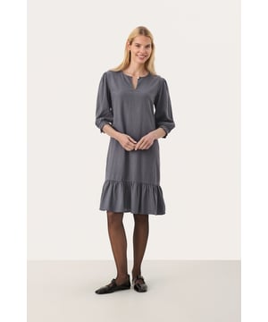 Feminine,Knie,3/4 mouwen  Fijne was 30°, niet bleken, niet in de droger drogen, Druipnat ophangen in de schaduw, koud strijken max. 110° C,   50% Linnen,50% Viscose (LENZING™ ECOVERO™)