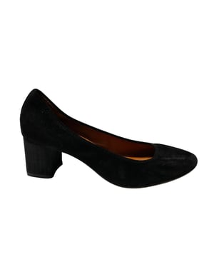 Empfohlener Verkaufspreis
Schnappen Sie sich diese Lanvin Pumps mit niedrigem Blockabsatz – perfekt für den Shoppingbummel oder die Arbeit. Kombinieren Sie sie mit einem Minikleid oder einer Hose.

Lanvin Pumps mit Blockabsatz aus schwarzem Wildleder
Farbe: Schwarz
Material: Wildleder
Größe: 37
Zustand: gut, mit Flecken auf der Rückseite
Gebrauchsspuren: Ja
Artikelnummer: 94429