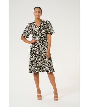 Regular fit,Knielänge,Ellenbogenlänge  Schonwäsche 30°, Nicht bleichen, Nicht im Trockner trocknen, Tropnass aufhängen im Schatten, Kalt bügeln max. 110° C, Nicht trockenreinigen  98% Polyester,2% Elasthan