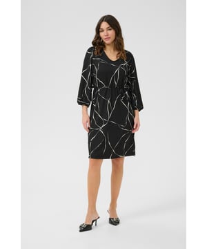 Regular fit,Knielänge,3/4 Ärmel  Schonwäsche 30°, Nicht bleichen, Nicht im Trockner trocknen, Tropnass aufhängen im Schatten, Kalt bügeln max. 110° C, Nicht trockenreinigen  98% Polyester,2% Elasthan