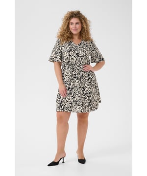 Regular fit,Knielänge,Ellenbogenlänge  Schonwäsche 30°, Nicht bleichen, Nicht im Trockner trocknen, Tropnass aufhängen im Schatten, Kalt bügeln max. 110° C, Nicht trockenreinigen  98% Polyester,2% Elasthan