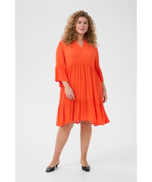 A-shape,Knie,3/4 mouwen  Fijne was 30°, niet bleken, niet in de droger drogen, Liggend laten drogen in de schaduw, koud strijken max. 110° C, Chemisch laten reinigen.  100% Viscose (LENZING™ ECOVERO™)