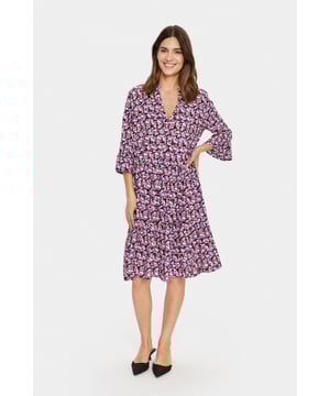 Casual fit,Knie  Fijne was 30°, niet bleken, niet in de droger drogen, Druipnat ophangen in de schaduw, koud strijken max. 110° C, Droogreiniging  100% Viscose (LENZING™ ECOVERO™)