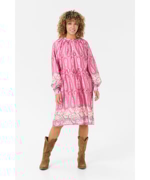 Zally,Feminine,Knie,Lange mouwen  Fijne was 30°, niet bleken, niet in de droger drogen, Druipnat ophangen in de schaduw, koud strijken max. 110° C,.  100% Polyester