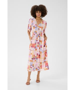 Feminine,Midi lengte,Boven elleboog  Fijne was 30°, niet bleken, niet in de droger drogen, Druipnat ophangen, koud strijken max. 110° C, Droogreiniging  100% Viscose (LENZING™ ECOVERO™)