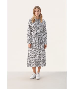 Feminine,Lengte net boven de enkel,Lange mouwen  Fijne was 30°, niet bleken, niet in de droger drogen, Druipnat ophangen in de schaduw, koud strijken max. 110° C,   100% Viscose (LENZING™ ECOVERO™)
