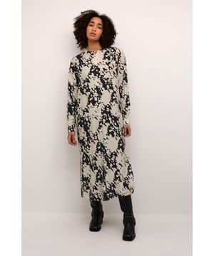 Loose fit,Lange lengte,Lange mouwen  Fijne was 30°, niet bleken, niet in de droger drogen, Druipnat ophangen in de schaduw, warm strijken max. 150° C, Droogreiniging  80% Viscose,20% Polyamide