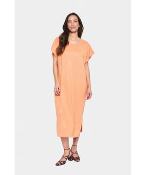 Loose fit,Midi lengte,Korte mouwen  Fijne was 30°, niet bleken, niet in de droger drogen, Liggend laten drogen., koud strijken max. 110° C, Chemisch laten reinigen.  80% Viscose (LENZING™ ECOVERO™),20% Polyamide