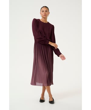 Relaxed fit,Midi lengte,Lange mouwen  Fijne was 30°, niet bleken, niet in de droger drogen, Druipnat ophangen, koud strijken max. 110° C, Niet droog reinigen  100% Viscose