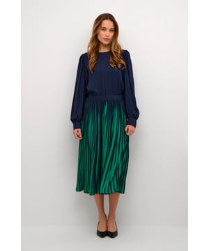 Relaxed fit,Midi lengte,Lange mouwen  Fijne was 30°, niet bleken, niet in de droger drogen, Druipnat ophangen, koud strijken max. 110° C, Niet droog reinigen  100% Viscose