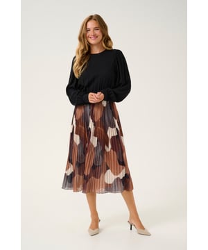 Relaxed fit,Midi lengte,Lange mouwen  Fijne was 30°, niet bleken, niet in de droger drogen, Druipnat ophangen, koud strijken max. 110° C, Niet droog reinigen  100% Viscose