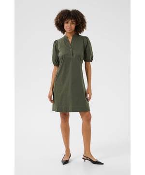 Casual fit,Boven de knie,Korte mouwen  Fijne was 30°, niet bleken, niet in de droger drogen, Liggend laten drogen., koud strijken max. 110° C, Droogreiniging  65% Katoen,33% Polyester,2% Elastaan