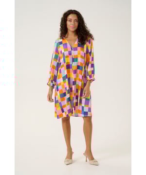 Feminine,Net boven de knie,3/4 mouwen  Fijne was 30°, niet bleken, niet in de droger drogen, Druipnat ophangen, koud strijken max. 110° C, Droogreiniging  50% Viscose,50% Viscose (LENZING™ ECOVERO™)