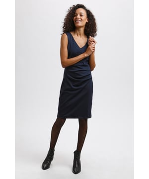 Slim fit,Über Knielänge,Ärmellos  Schonwäsche 30°, Nicht bleichen, Nicht im Trockner trocknen, Tropnass aufhängen im Schatten, Kalt bügeln max. 110° C, Trockenreinigung  80% Polyester,17% Viskose,3% Elasthan