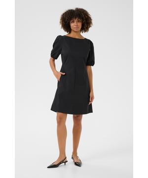 Casual fit,Boven de knie,Korte mouwen  Fijne was 30°, niet bleken, niet in de droger drogen, Liggend laten drogen., koud strijken max. 110° C, Droogreiniging  65% Katoen,33% Polyester,2% Elastaan