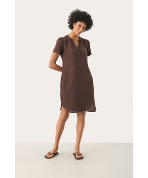 Regular fit,Boven de knie,Korte mouwen  Fijne was 30°, niet bleken, niet in de droger drogen, Druipnat ophangen in de schaduw, koud strijken max. 110° C, Droogreiniging  50% Linnen,50% Viscose (LENZING™ ECOVERO™)
