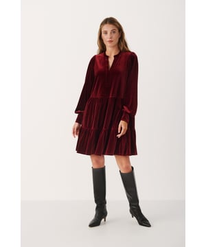 Relaxed fit,Über Knielänge,Lange Ärmel  Schonwäsche 30°, Nicht bleichen, Nicht im Trockner trocknen, Liegend trocken., Kalt bügeln max. 110° C, Trockenreinigung  60% Polyester,35% Polyester (Recycelt),5% Elasthan