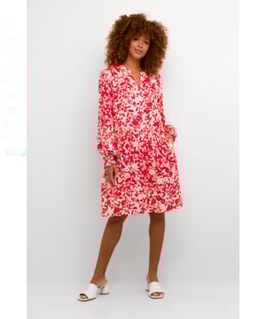 Relaxed fit,Boven de knie,Lange mouwen  Fijne was 30°, niet bleken, niet in de droger drogen, Liggend laten drogen., koud strijken max. 110° C, Droogreiniging  100% Viscose